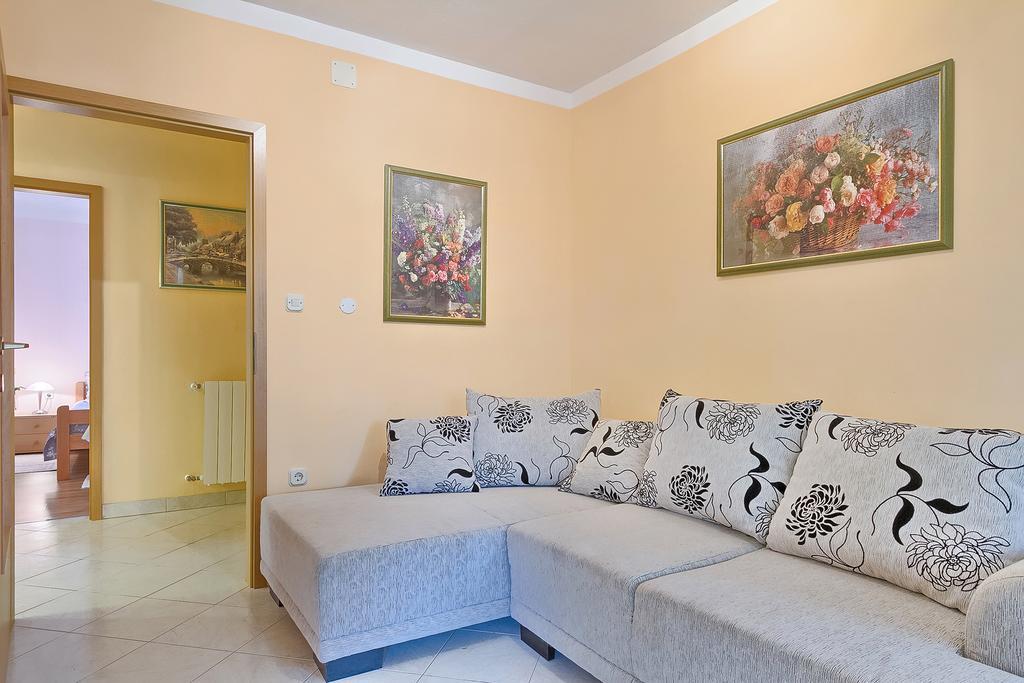 Apartments Valoda Nedeščina Zewnętrze zdjęcie