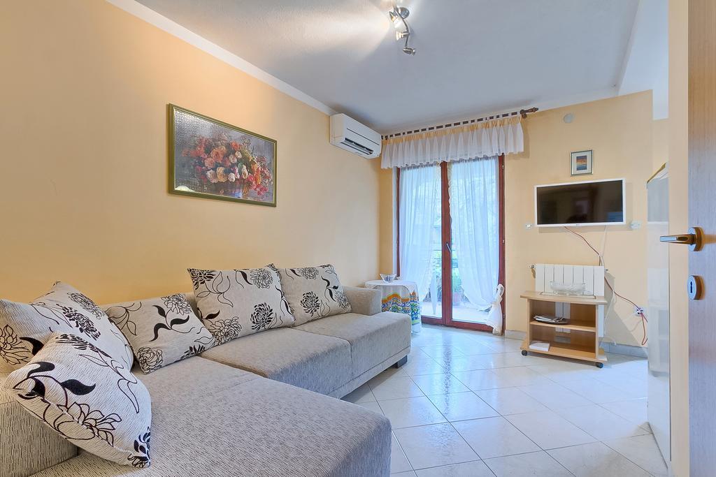 Apartments Valoda Nedeščina Zewnętrze zdjęcie