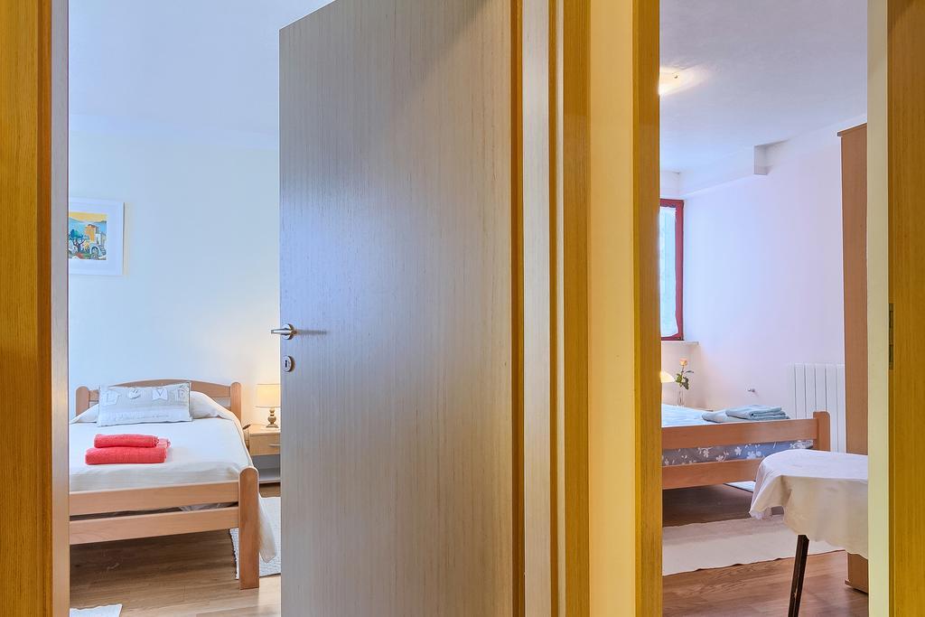 Apartments Valoda Nedeščina Zewnętrze zdjęcie